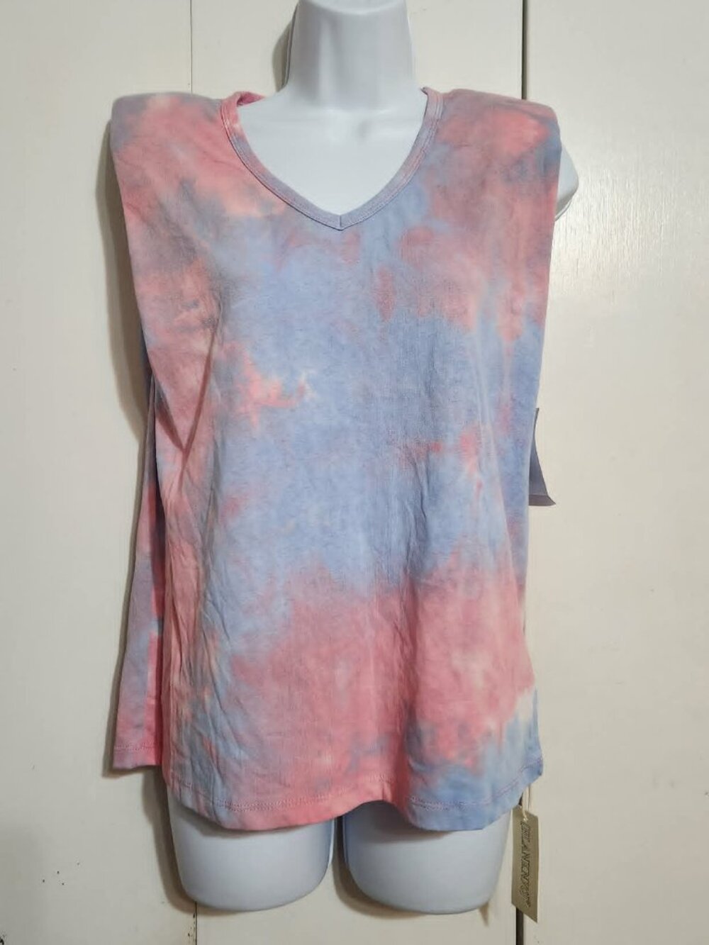 NWT BLANKNYC Cloudburst Tie Dye Padded Shoulder Muscle Tank Top Small V-Neck